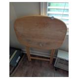 FOLDING TABLE