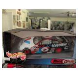 HOT WHEELS VALVOLINE #6 NASCAR MODEL CAR