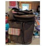 INSULATED WINE CARRIER WITH CHEESE PLATE
