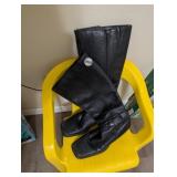 BLACK BOOTS SIZE 7M