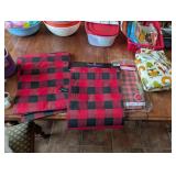 RUNNER, PLACEMATS, 2 TABLE CLOTHS
