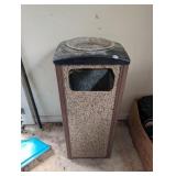 RUBBERMAID CIGARETTE RECEPTICLE