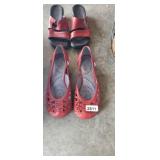 2 PAIRS OF SHOES SIZE 6/ 6.5