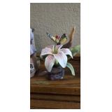 PRETTY BUTTERFLY ON  FLOWER DECOR