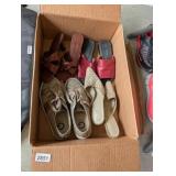 BOX OF WOMENS SHOES SIZE 6/ 6.5