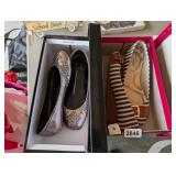 2 PAIRS OF WOMENS SHOES SIZE 6/ 6.5