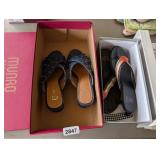 2 PAIRS OF WOMENS SHOES SIZE 6/ 6.5