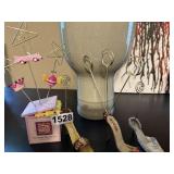 LOT OF PICTURE/CARD HOLDERS