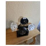LOT OF CLOCKS