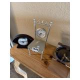 LOT OF CLOCKS
