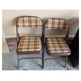 2 FOLDING CHAIRS