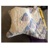PRETTY QUILT *LOOKS FULL