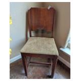 WOODEN CHAIR