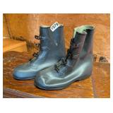 BOOTS SIZE 5