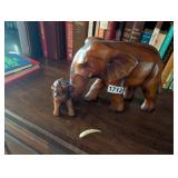 WOOD ELEPHANT AND BABY (TUSK NEEDS REGLUED)