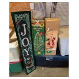 SANTA, SIGN AND FIBEROPTIC TREE