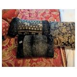 ACCENT PILLOWS