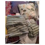 BEDDING AND THROW PILLOWS