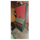 WOODEN HUTCH *NO CONTENTS