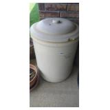 ANTIQUE RANSBOTTOM  20 GALLON CROCK, LID HAS DING