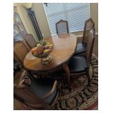 BEAUTIFUL DINING TABLE WITH (6)  PADDED CHAIRS