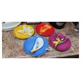 (4) LES FLEURS SAUCERS