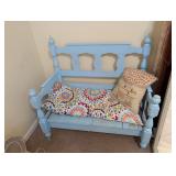 READING BENCH WITH PILLOWS