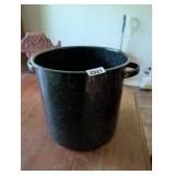 ENAMEL POT *NO LID