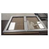 JEWELRY CASE WITH KEY *HAS CRACKED GLASS