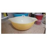 VINTAGE PYREX YELLOW CINDERELLA BOWL