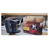 KEURIG COFFEE MAKER WITH EXTRAS