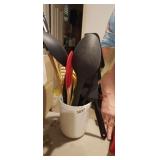 LOT OF KITCHEN UTENSILS