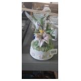 1995 BISQUE HUMMINGBIRD MUSIC BOX SEYMOUR MANN