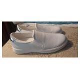 VEPOSE MEMORY FOAM SHOES SIZE 9. NEW