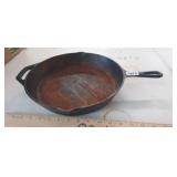 LODGE 10" CAST IRON SKILLET