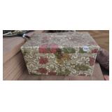 SEWING BOX WITH SEWING NOTIONS