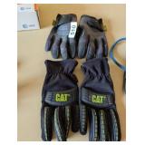 (2) WORK GLOVES *MECHANIX AND CAT