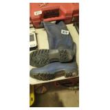 RUBBER BOOTS SIZE 11