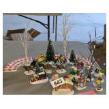 CHRISTMAS VILLAGE ACESSORIES