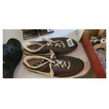 NIKE SHOES SIZE 8.5