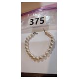 PEARL BRACELET (CLASP NEEDS REPAIR
