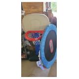 LITTLE TIKES TRAMPOLINE *NO LEGS AND BASKETBALL GO