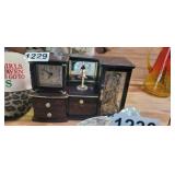 JEWELRY BOX WITH JEWELRY
