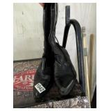 BLACK BOOTS *LOOK LIKE SIZE 7.5
