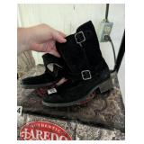 BLACK UGG BOOTS SIZE 7.5