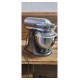 KITCHEN AID MIXER *NEW BUT NEEDS CLEANED