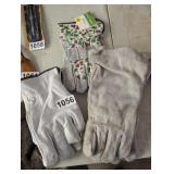 3 PAIRS OF GLOVES