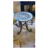 GLASS TOP TABLE *GLASS DOESNT FIT