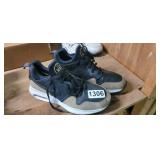 NIKE SHOES SIZE 9.5