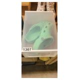 CROCS SIZE 6 IN MENS